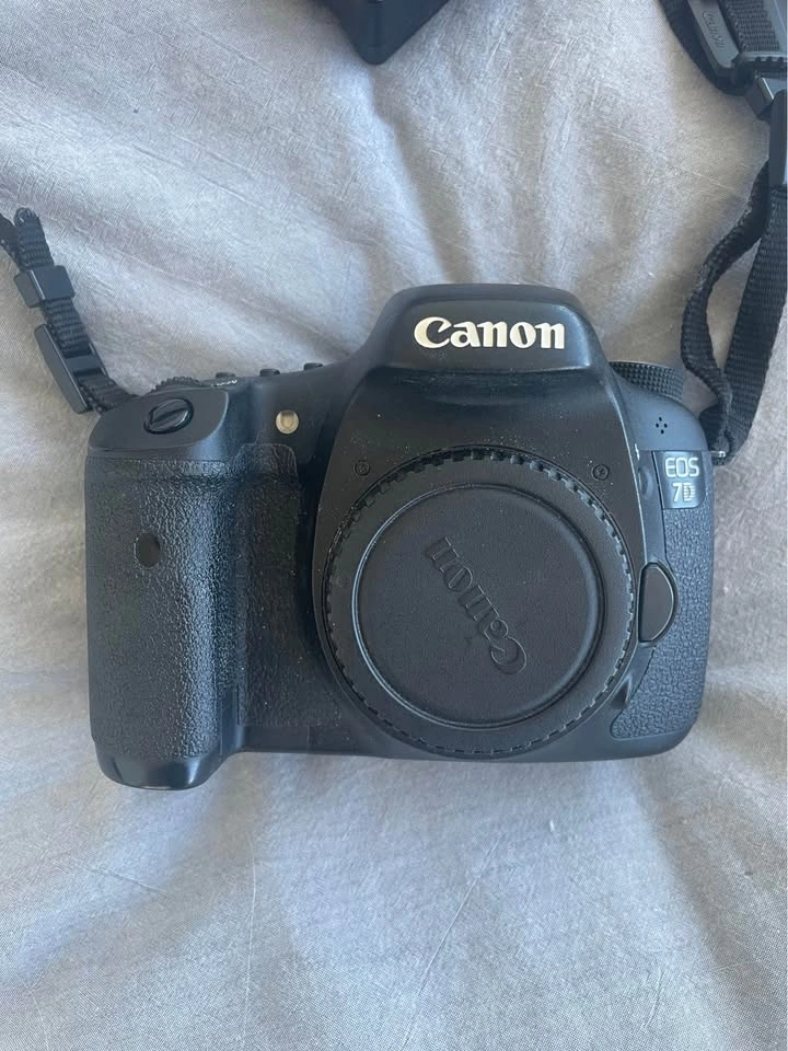 CANON EOS 7D with canon EF-S 18-55mm lens - photo 2