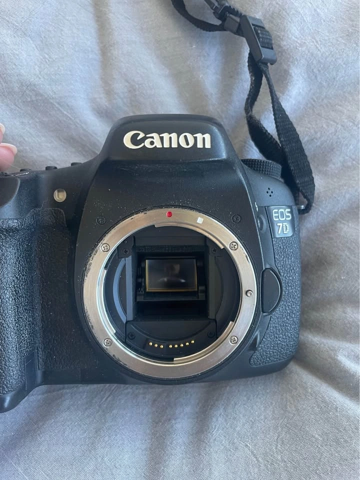 CANON EOS 7D with canon EF-S 18-55mm lens - photo 5