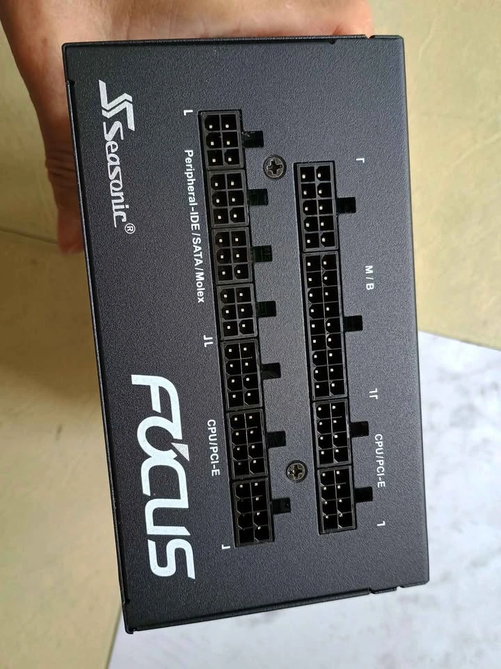 Seasonic FOCUS GX-1000 Power Supply - photo 2