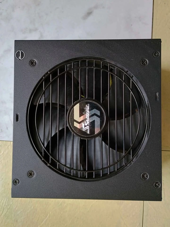 Seasonic FOCUS GX-1000 Power Supply - photo 3