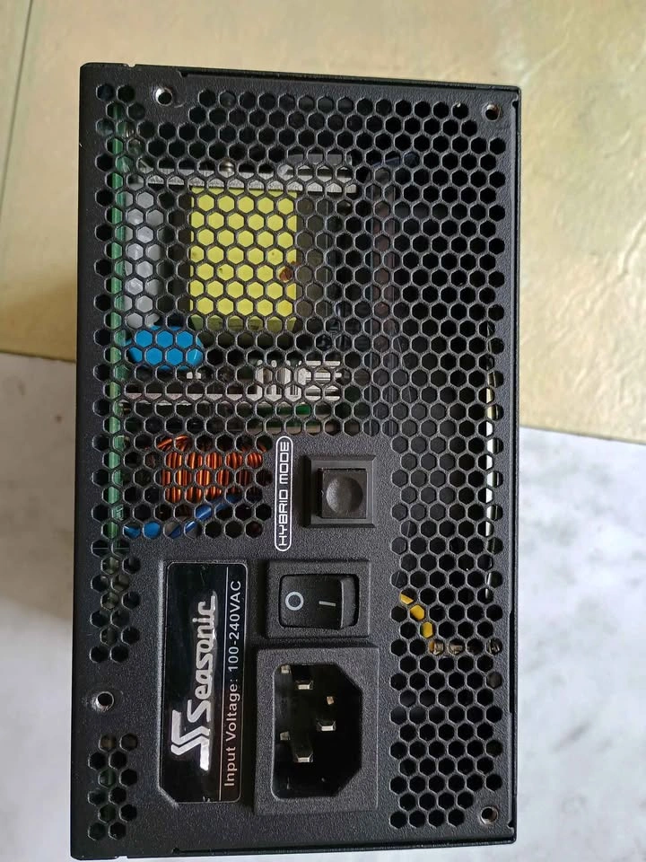 Seasonic FOCUS GX-1000 Power Supply - photo 4