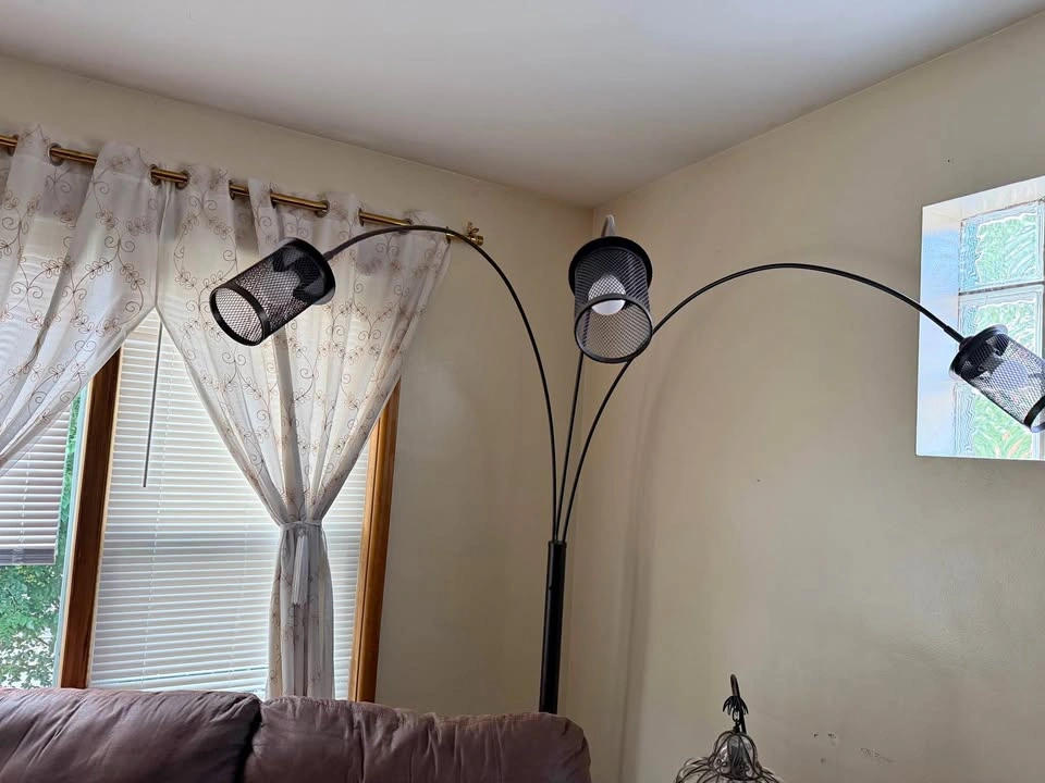 🖤 Ashley Arc Floor Lamp — 3 Lights