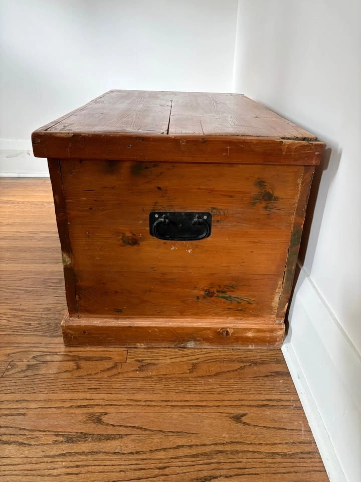 Antique wood blanket box - photo 2