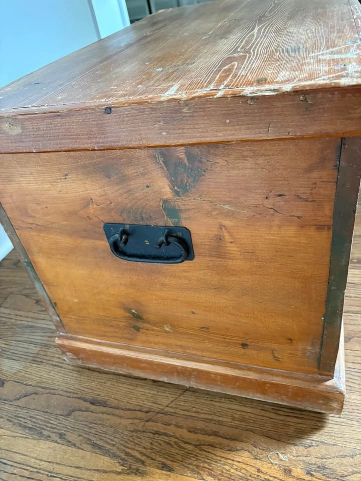 Antique wood blanket box - photo 3