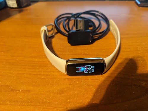 Fitbit Luxe FB422 Fitness Tracking Watch W/CHARGING USB CORD