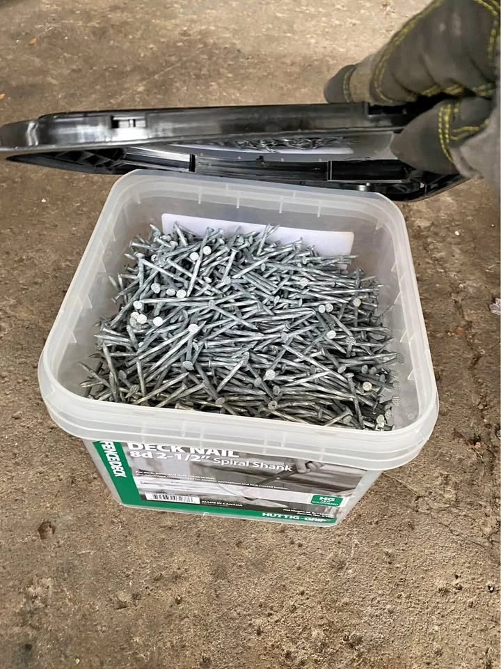 2 1/2” galvanized spiral deck nails 30 lb pail
