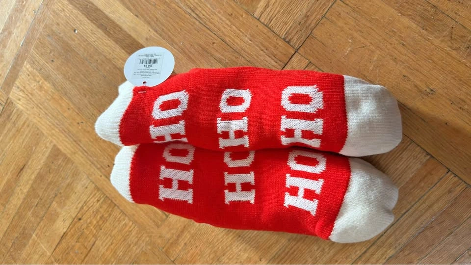 Barnes and Noble Ho Ho Ho Ankle Reading Socks