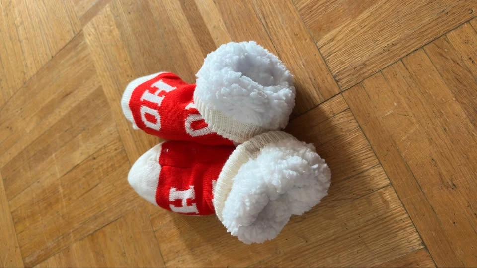 Barnes and Noble Ho Ho Ho Ankle Reading Socks - photo 2