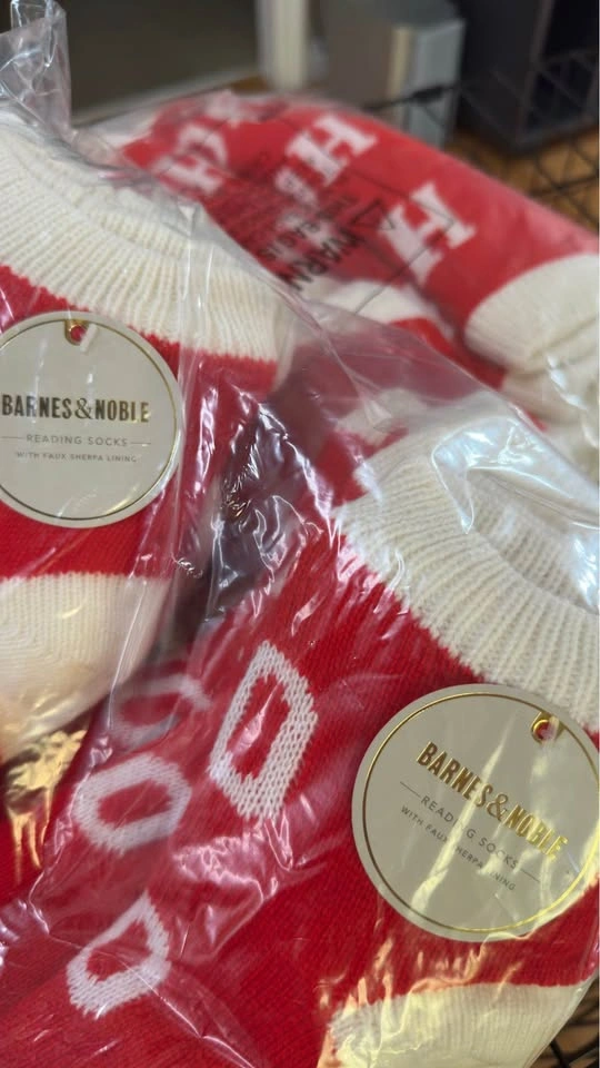 Barnes and Noble Ho Ho Ho Ankle Reading Socks - photo 4