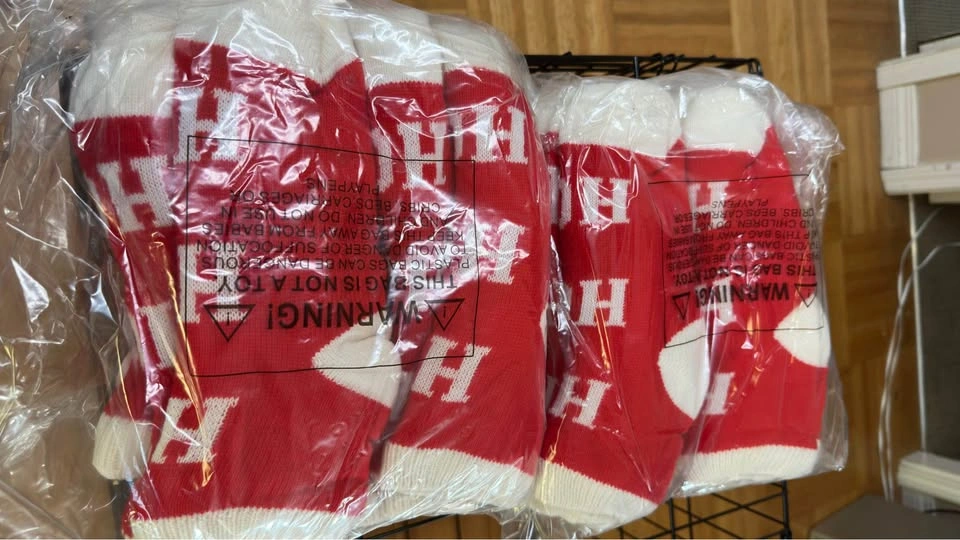 Barnes and Noble Ho Ho Ho Ankle Reading Socks - photo 5