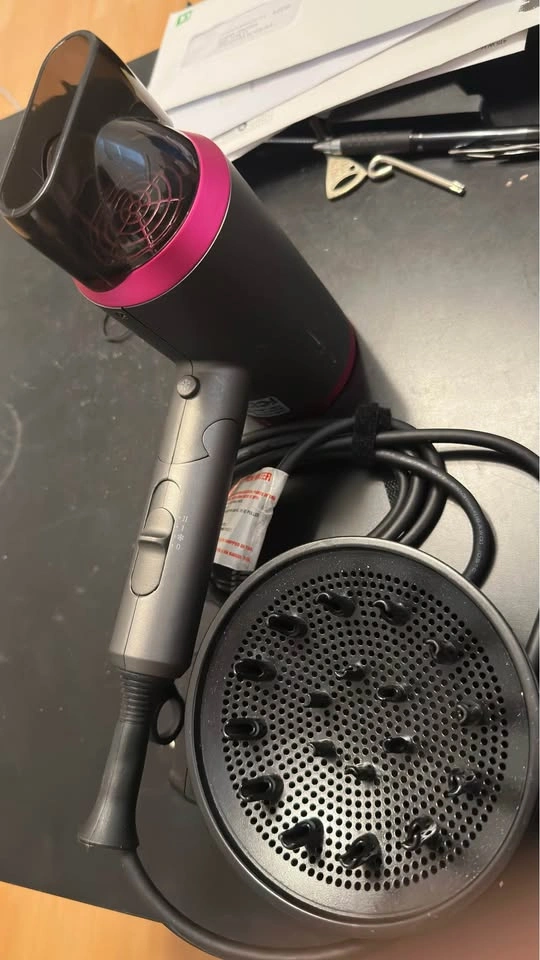 Foldable Hair Dryer with Attachments - photo 3