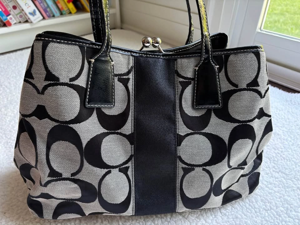 Coach Vintage Y2K Black Signature Canvas Tote Bag Kisslock - photo 2