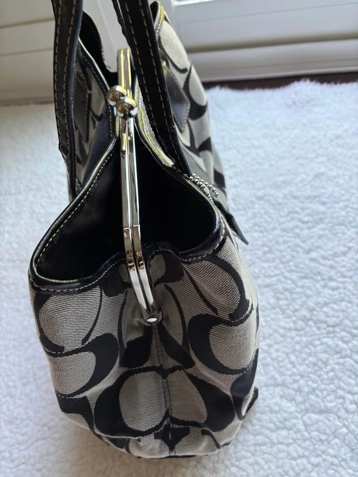 Coach Vintage Y2K Black Signature Canvas Tote Bag Kisslock - photo 3
