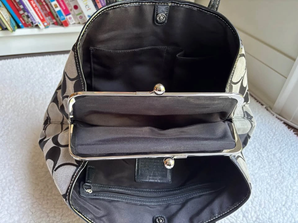 Coach Vintage Y2K Black Signature Canvas Tote Bag Kisslock - photo 5