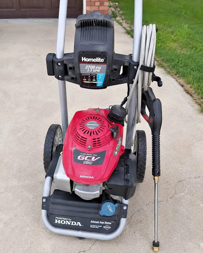 Honda Engine Gas Pressure Washer – 2700 PSI – Works Perfect!!