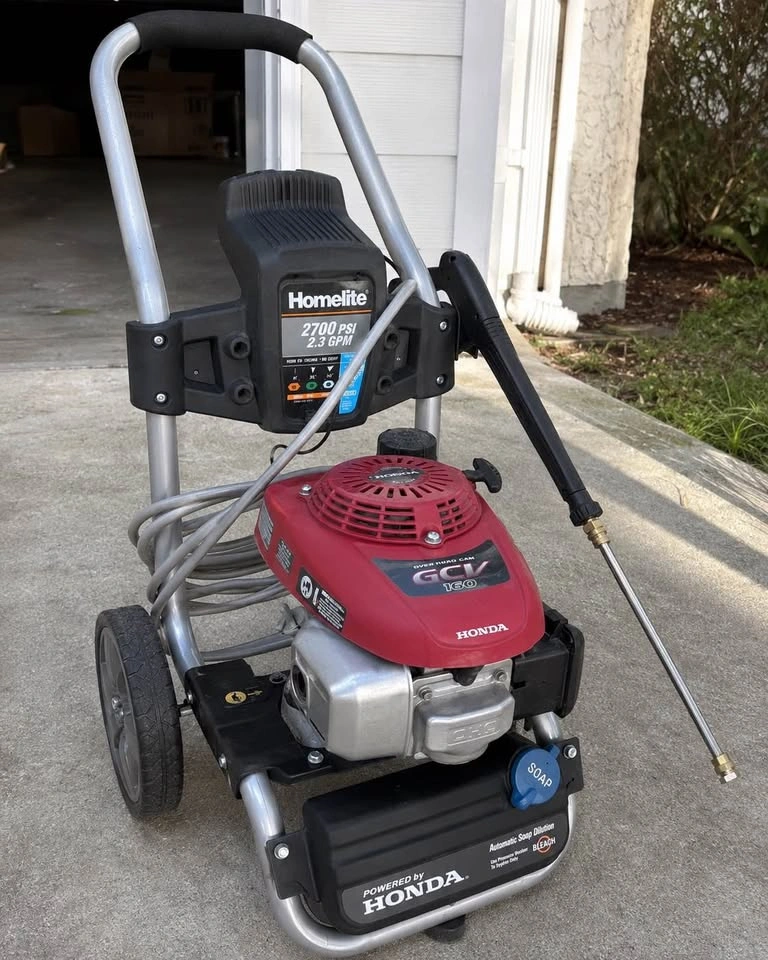Honda Engine Gas Pressure Washer – 2700 PSI – Works Perfect!! - photo 3