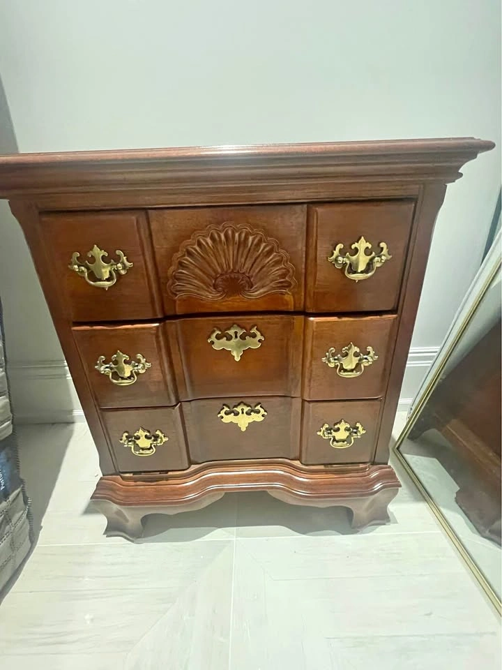 Set of 2 Chippendale Style Night Stands