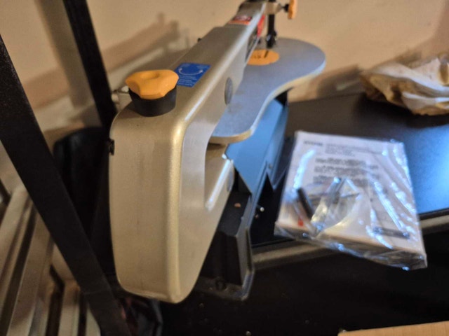 Ryobi 16 inch Variable Speed Scroll Saw - photo 3