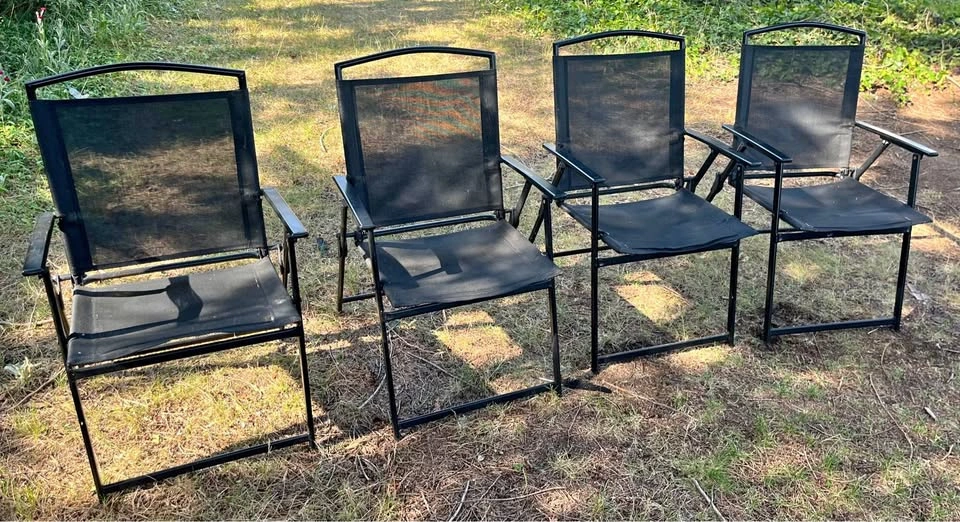4 Folding Patio Chairs