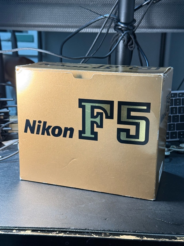 Nikon F5 SLR camera