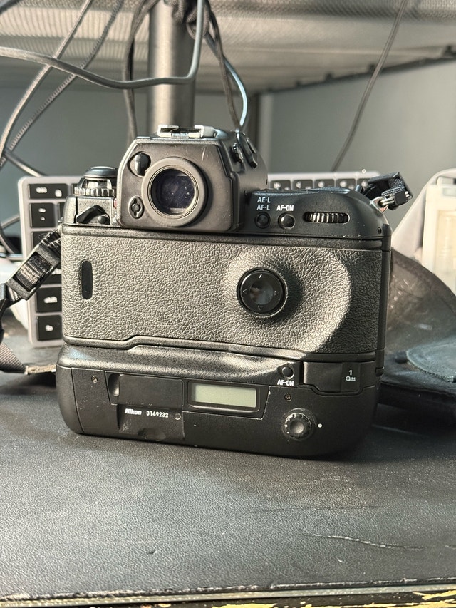 Nikon F5 SLR camera - photo 3