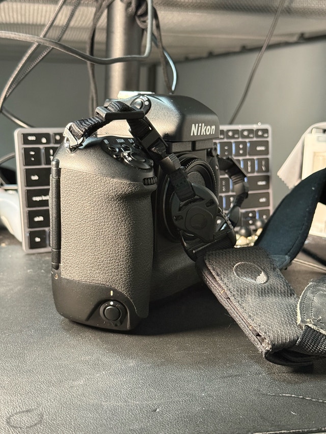 Nikon F5 SLR camera - photo 5