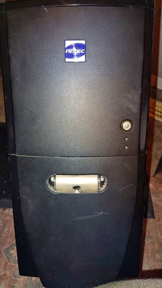 Antec Sonata case for system builders (with extra parts)