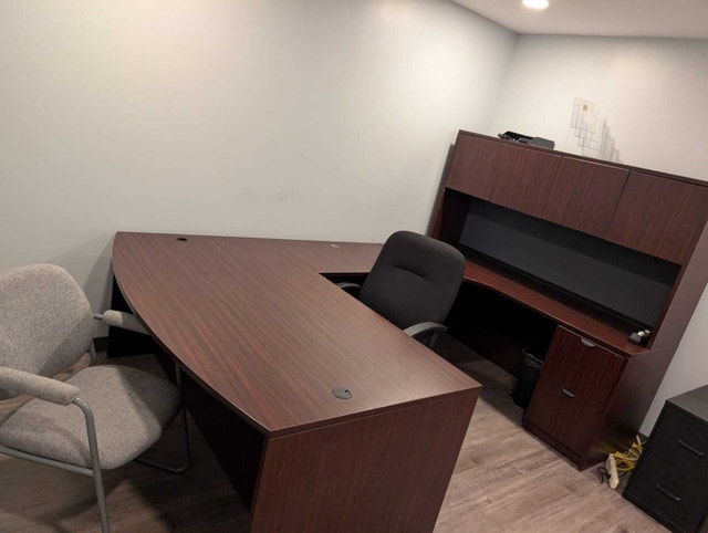 Office space for rent near Bonnie Doon/Capilano - photo 3