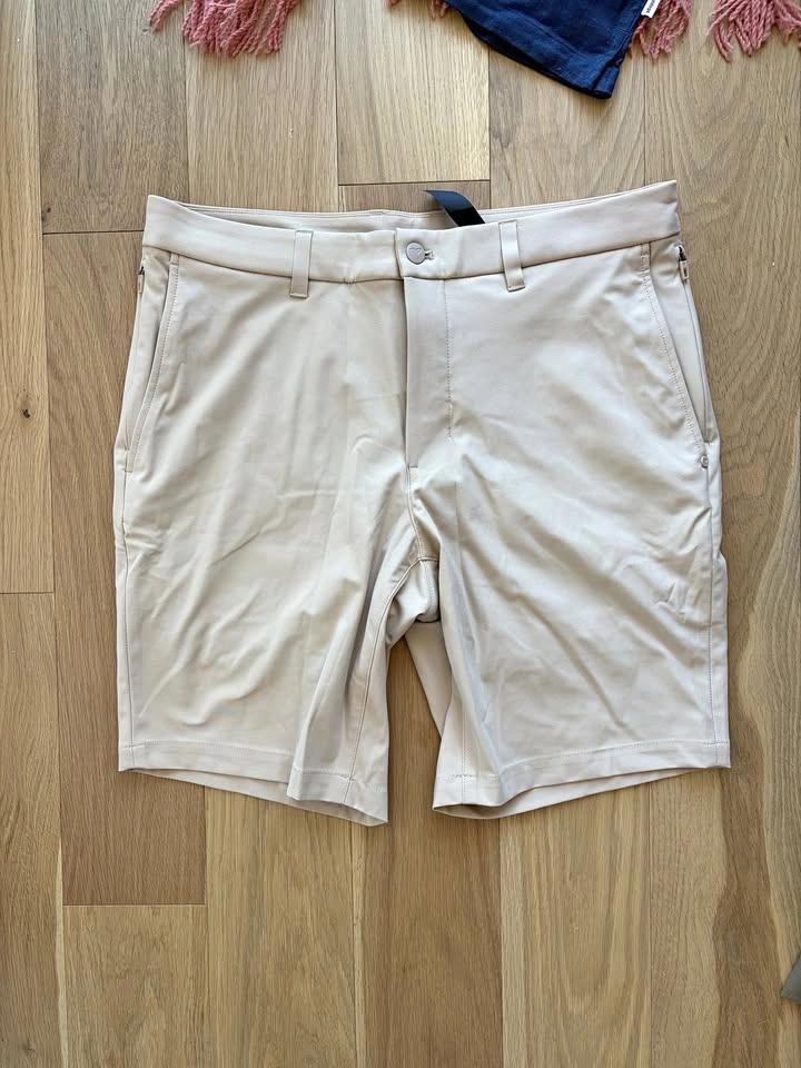 Birddogs golf shorts. 32 waist 9 inch length with built in liner