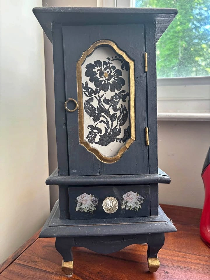 Antique vintage jewelry box