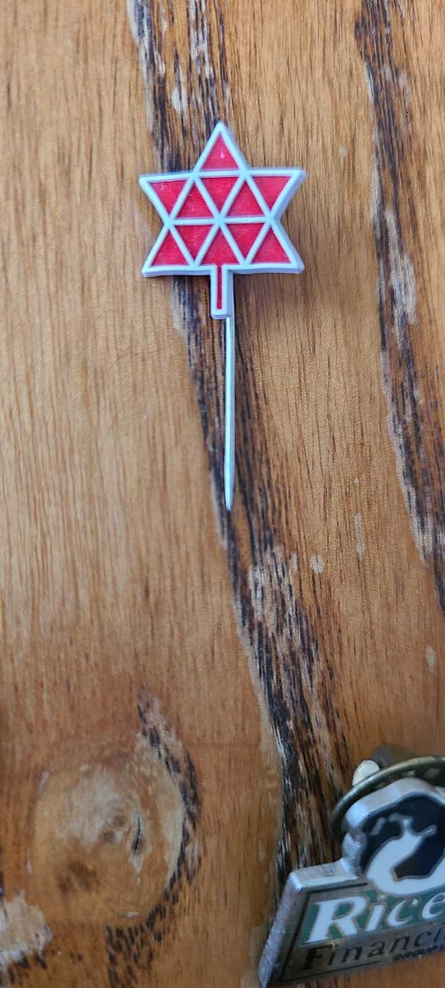 Vintage Collectible Lapel Pins including Expo 1967 - photo 2