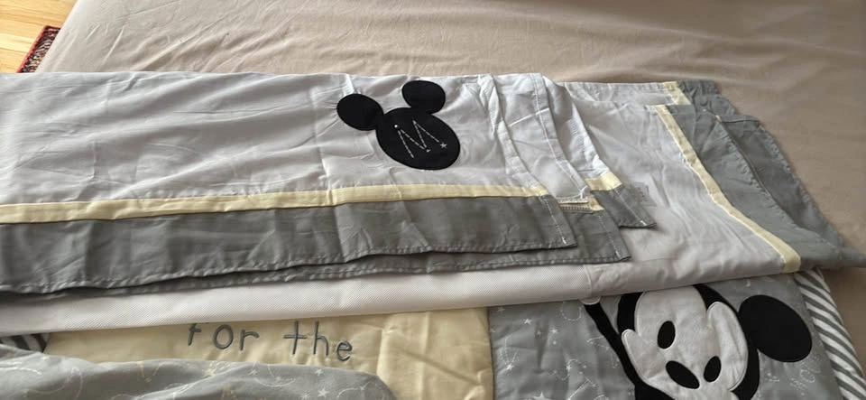Lamb and Ivy baby Mickey crib set - photo 3