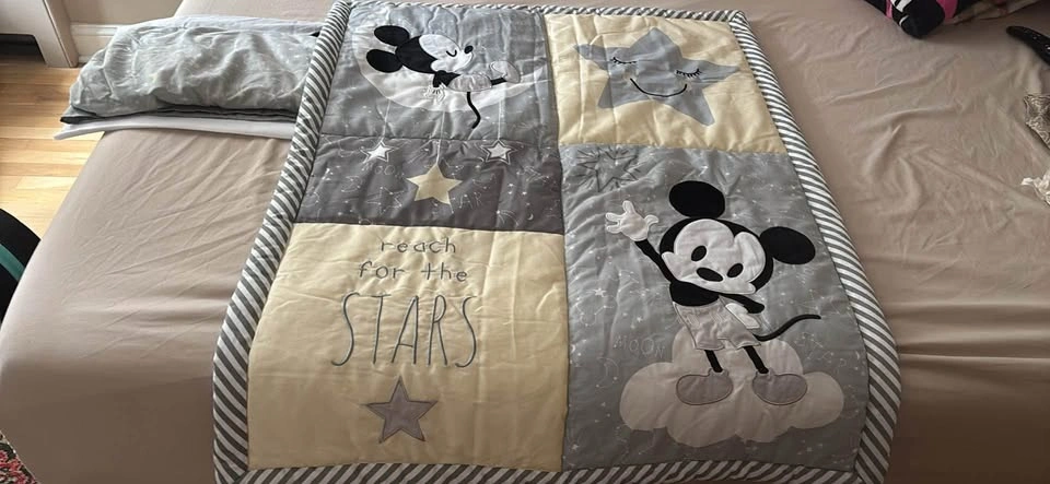 Lamb and Ivy baby Mickey crib set - photo 5