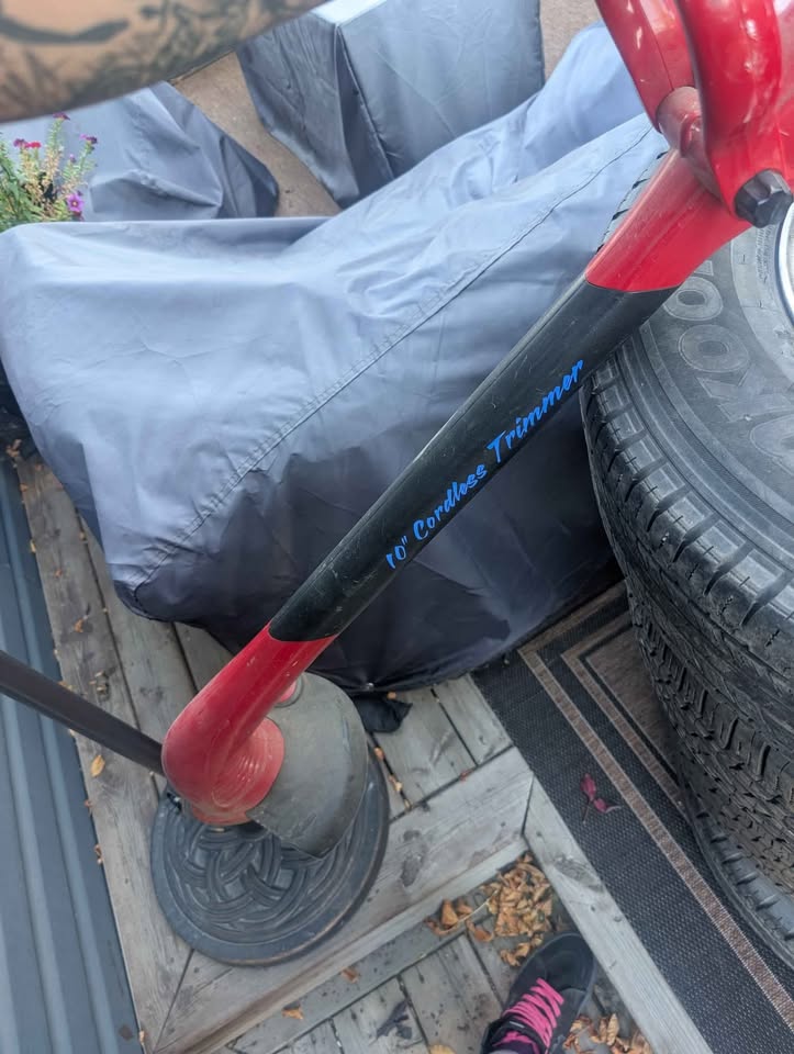 Toro 24 volt Cordless weedwacker - photo 2