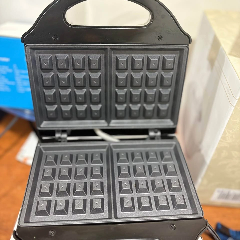 Salton Mini Belgian Waffle Maker - photo 2