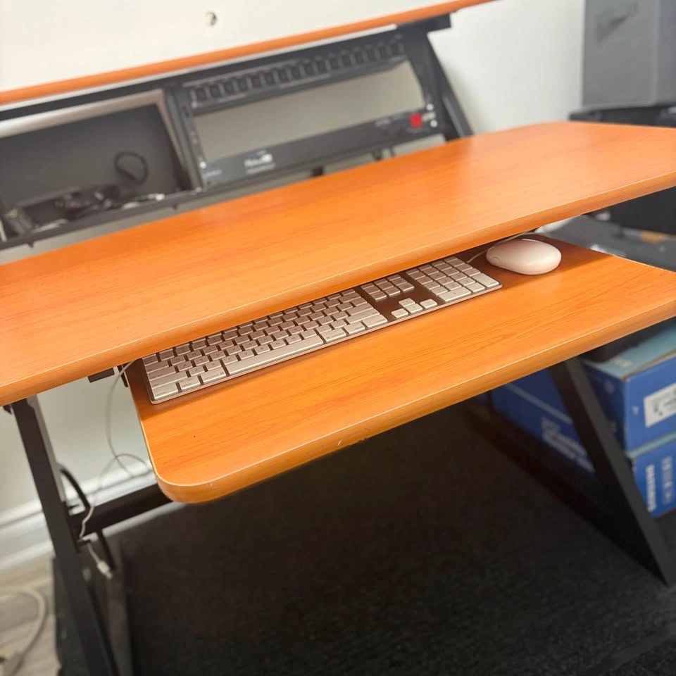 Apex studio desk with built in PB4x4 pro (Power base) - photo 3
