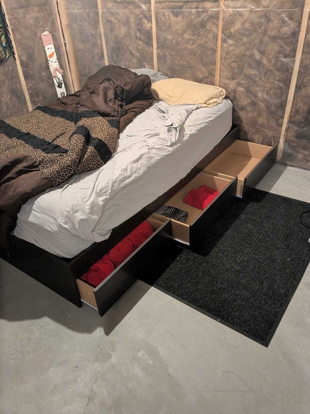 Full Size Storage Bed with mattress and bedding - photo 3