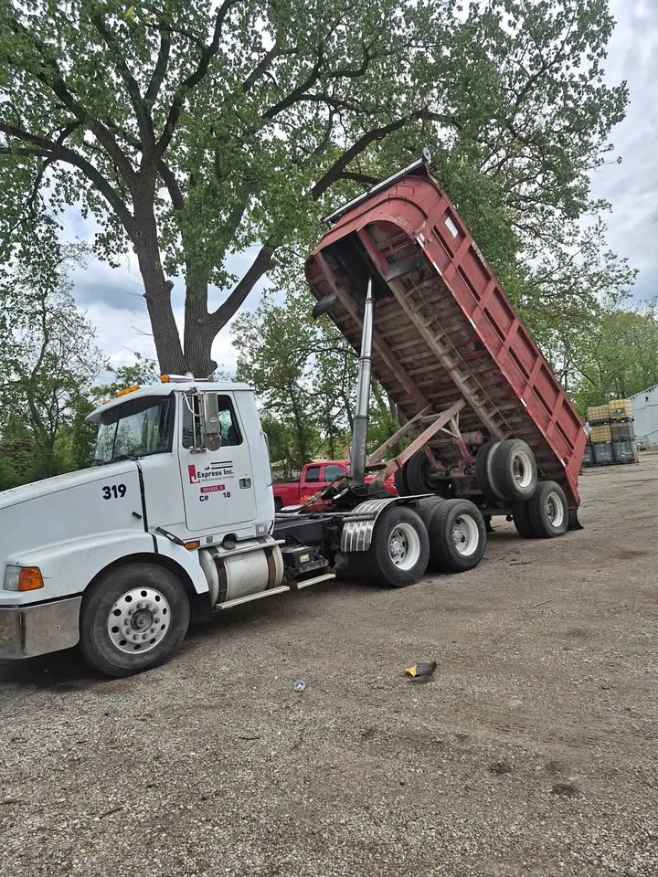 Dump Truck - Volvo 1996