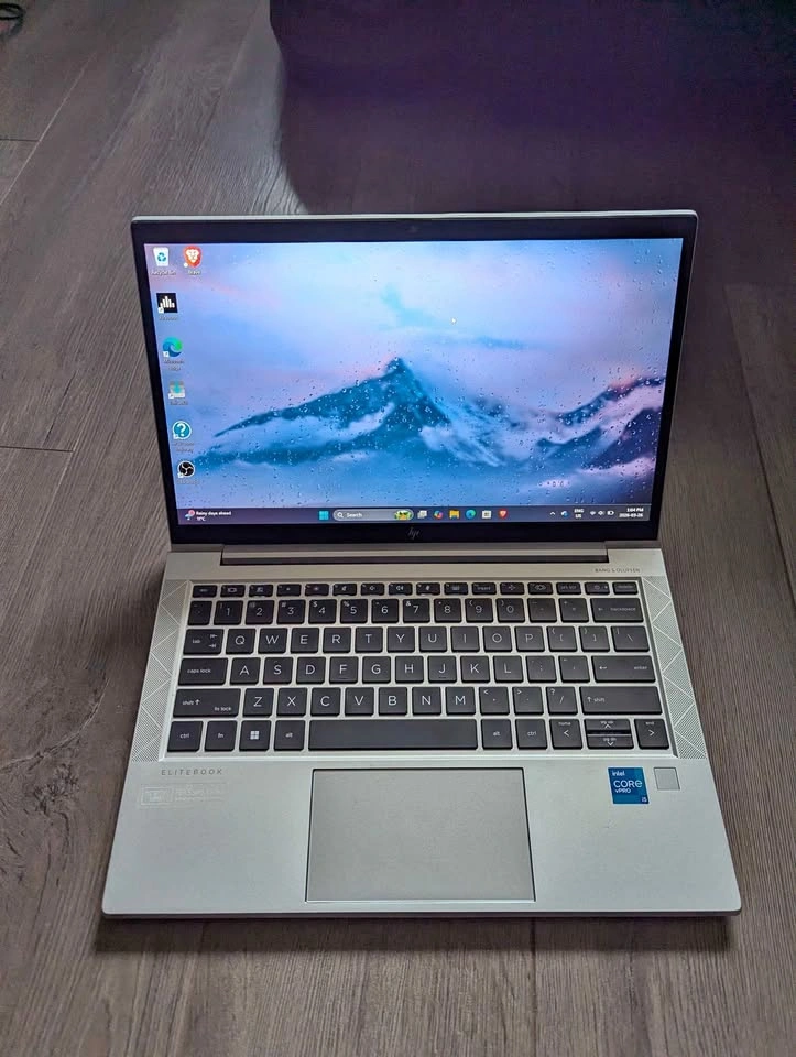 HP Elitebook 830 G8