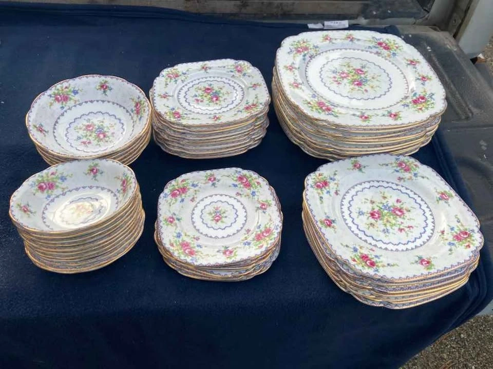 1930 vintage Royal Albert Petit Point bone china sets - photo 3