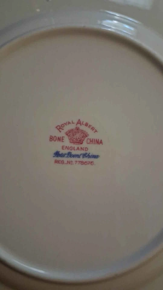 1930 vintage Royal Albert Petit Point bone china sets - photo 4