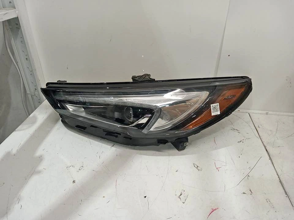 Buick Enclave Left Side Headlight 2018-2021 Part 84410855