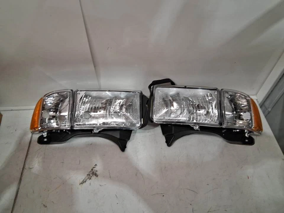 Headlights Pair for 1999-2001 Dodge Ram 1500 Sport