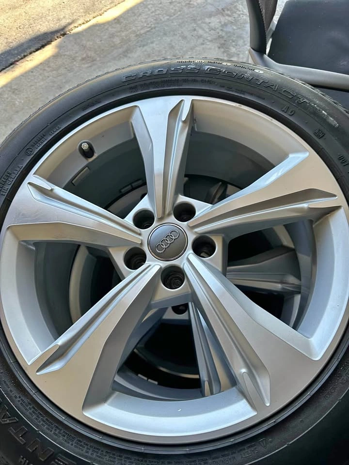 Audi Q5 rim and all season tires 235/55/r19