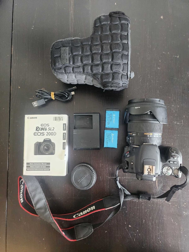 Canon Rebel SL2 DSLR with Sigma lens