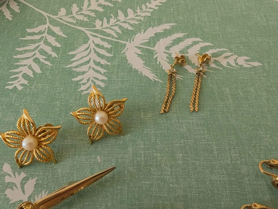 Gold-Toned Costume Jewelry Lot - Vintage & Modern Styles - photo 4