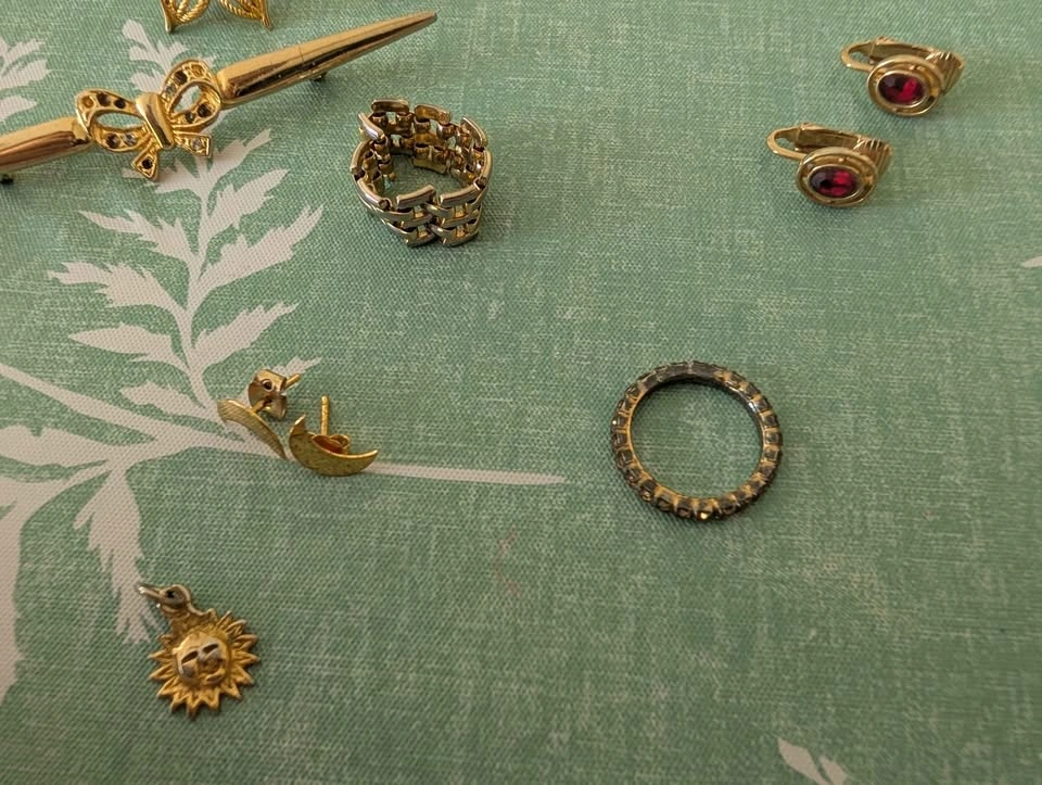 Gold-Toned Costume Jewelry Lot - Vintage & Modern Styles - photo 5