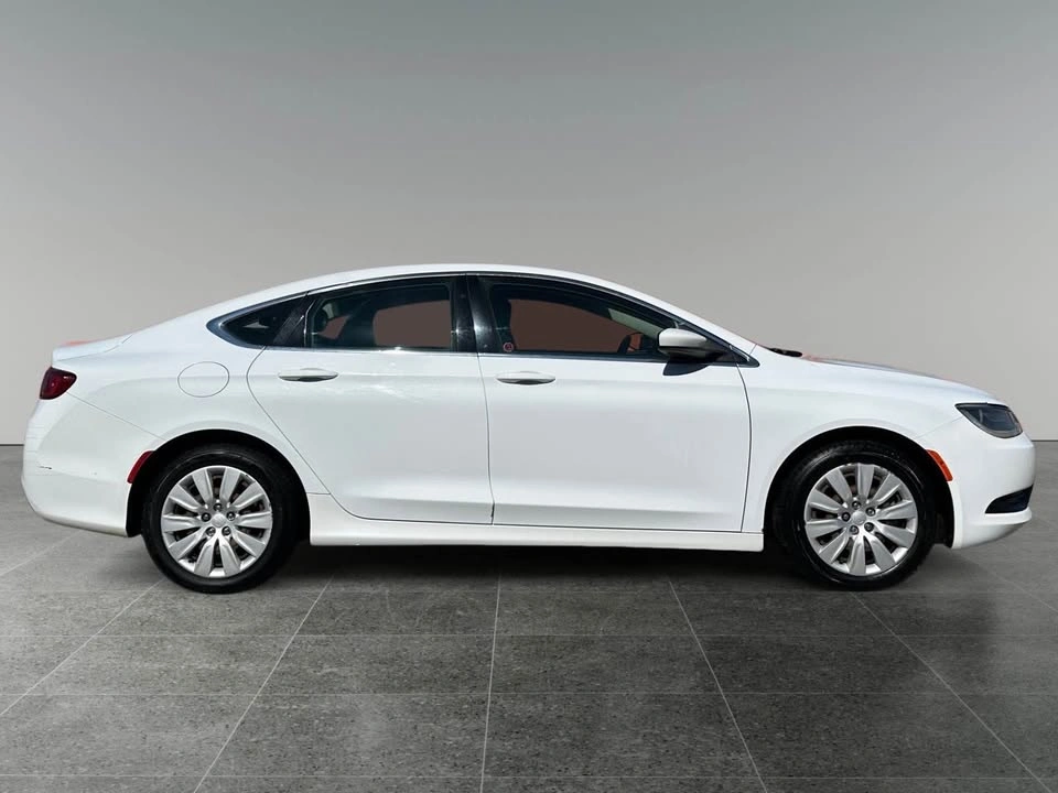2015 Chrysler 200 - photo 5