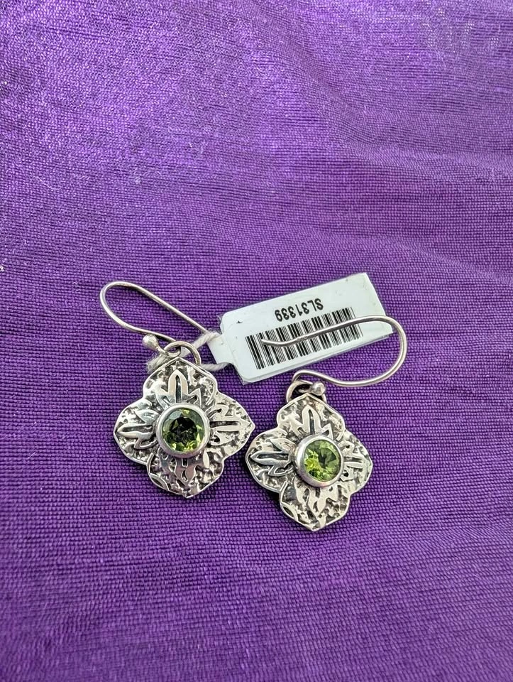 Brand New Pure Silver Earring (925 stamp)