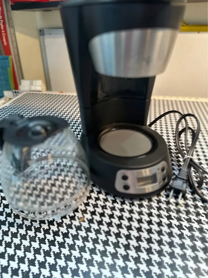 5-Cup Programmable Coffee Maker – Compact & Reliable image indicator(4)